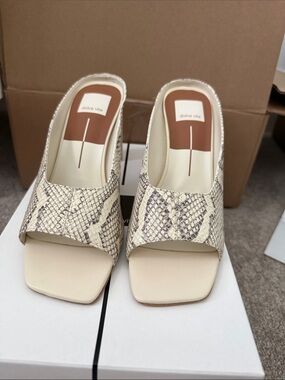BNWT Dolce Vita Cream Snake-Print Slide Mules in box